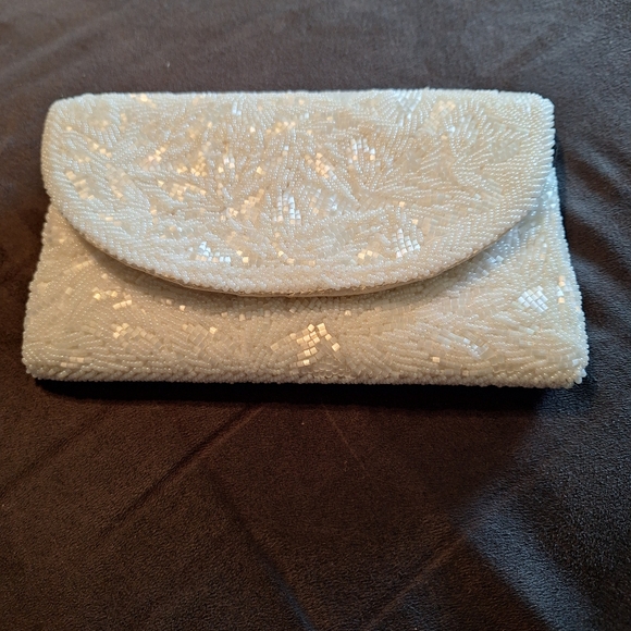 Elegant white beaded purse - Picture 2 of 4